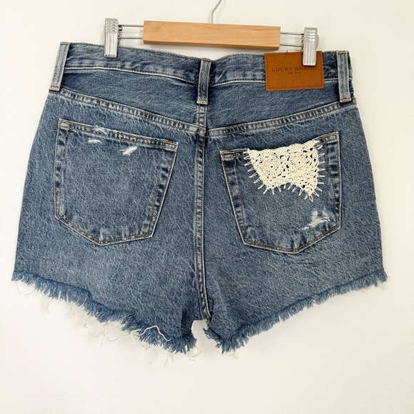 Lucky Brand Women's Blue and Cream Mom High Rise Denim Shorts Size 6/28 - Picture 4 of 12